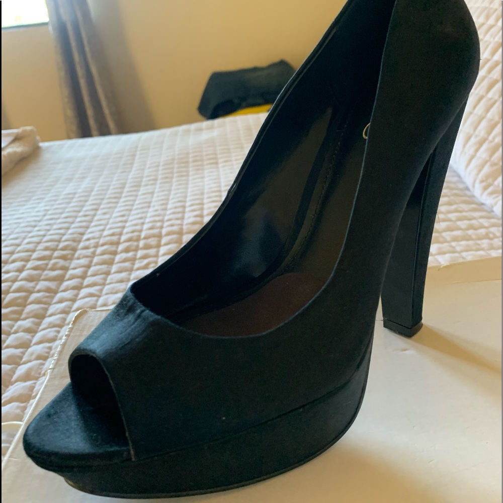 Black satin heels almost new!
